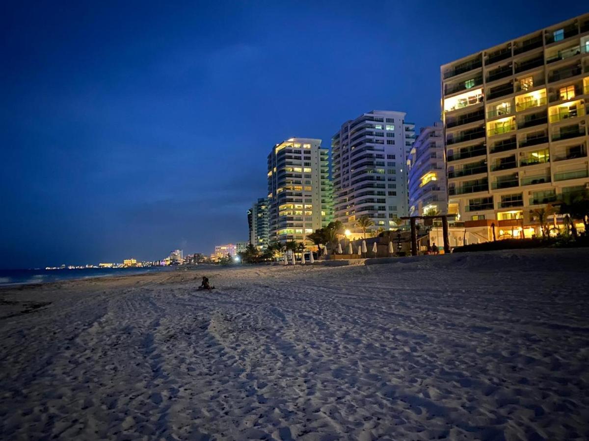 Studio oceanfront prime location Cancún Esterno foto